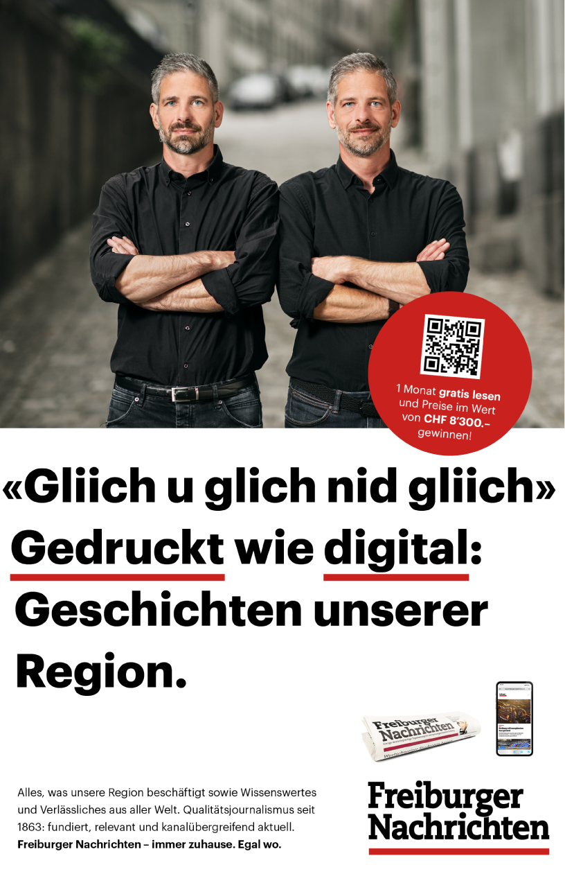 Zwillinge in schwarzen Hemden und Jeans in Freiburg auf Inserat für Kampagne