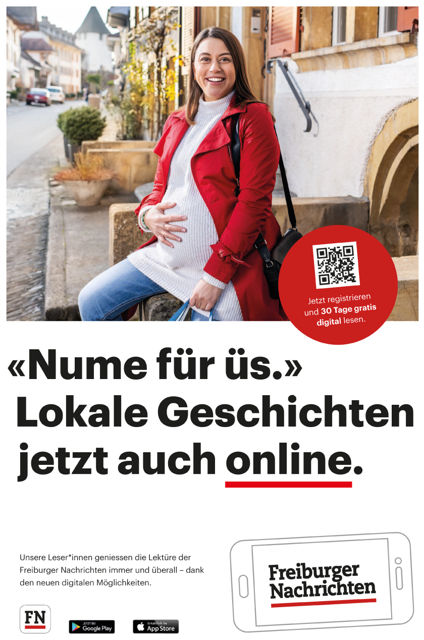 Schwangere Frau in Murten. Frau mit rotem Mantel und weissem Pullover sitzend in Murten. auf Inserat.