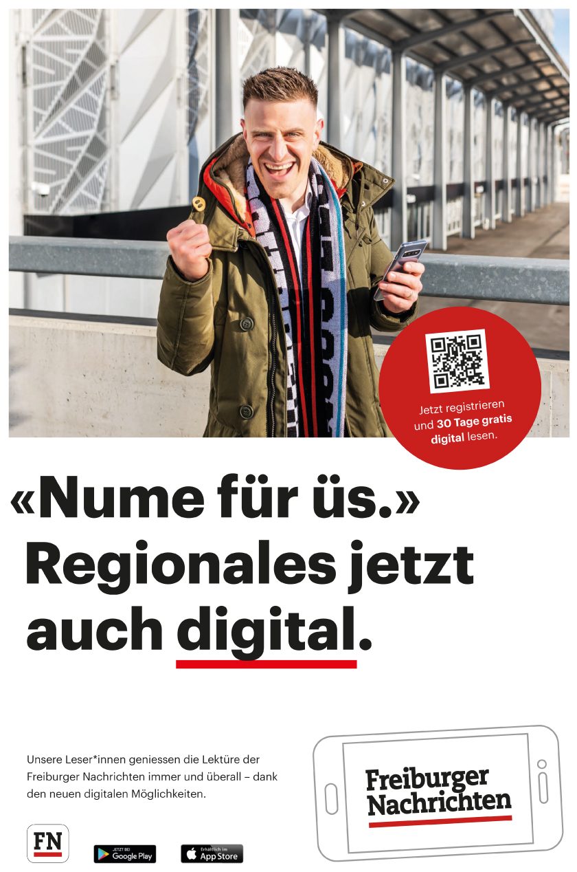 Hockey Fan vor Stadion in Murten mit Schal und Mantel. Inserat für Freiburger Nachrichten AG.