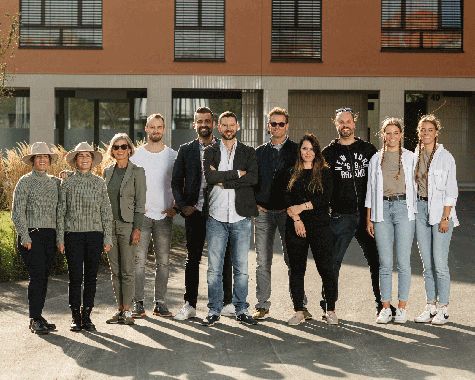 Menschengruppe für Zwillingskampagne.