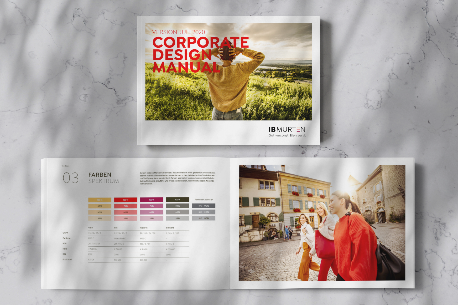 Mock-Up Corporate Manual f&uuml;r IB Murten. Manual der IB Murten abgebildet. Farbspektrum der IB murten im Corporate Design Manual.