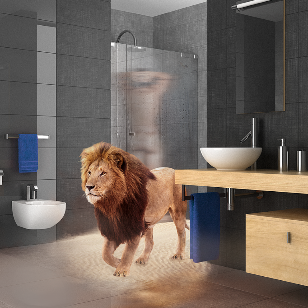 Image Bildwelt für Haustechniker in Bern. Löwe steht im Bad. Mann duscht imHintergrund verschwommen.