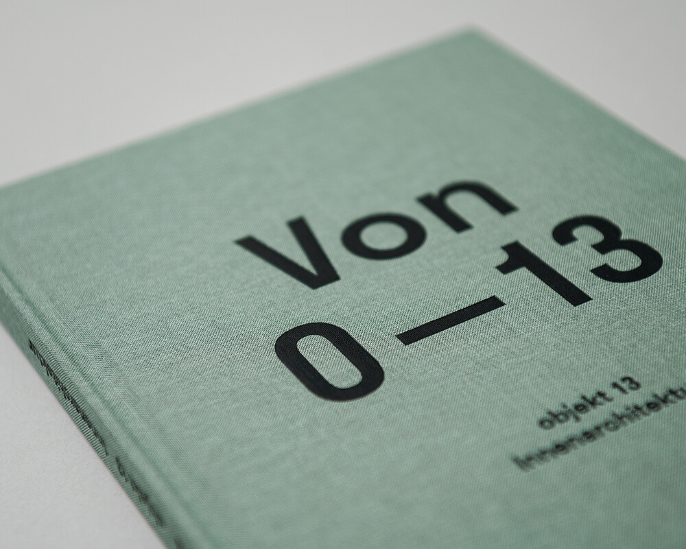 Bucheinband i olivgrün Grafikdesign Bern by exact Communication